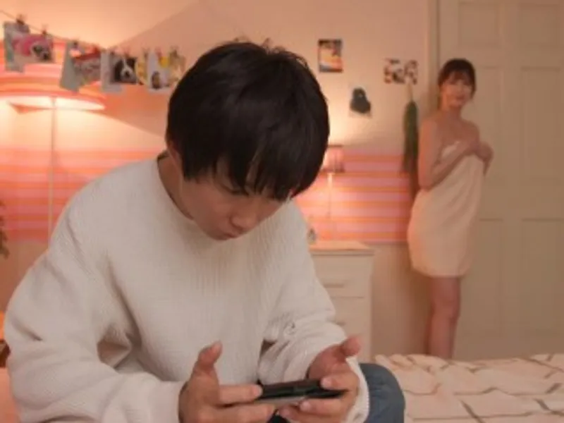 Cô chị dâm dâm, gạ đụ gấu của em gái