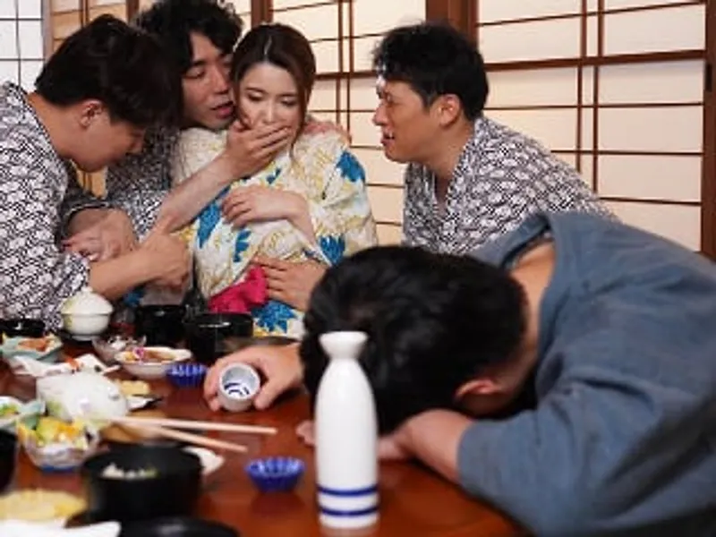 đưa vợ yêu đi suối nước nóng, chồng yêu không biết vợ bị người khác trả bài sấp mặt